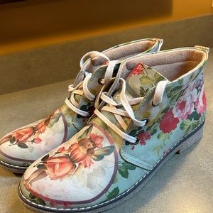 Goby Women’s Lace-Up Ankle Boots. Size 8.5.